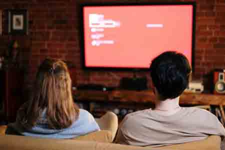 Top 6 Tips For Organizing A Fun Movie Night With Friends