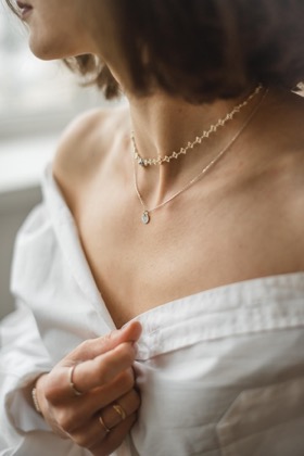 How to Choose Timeless Jewelry for Effortless Elegance